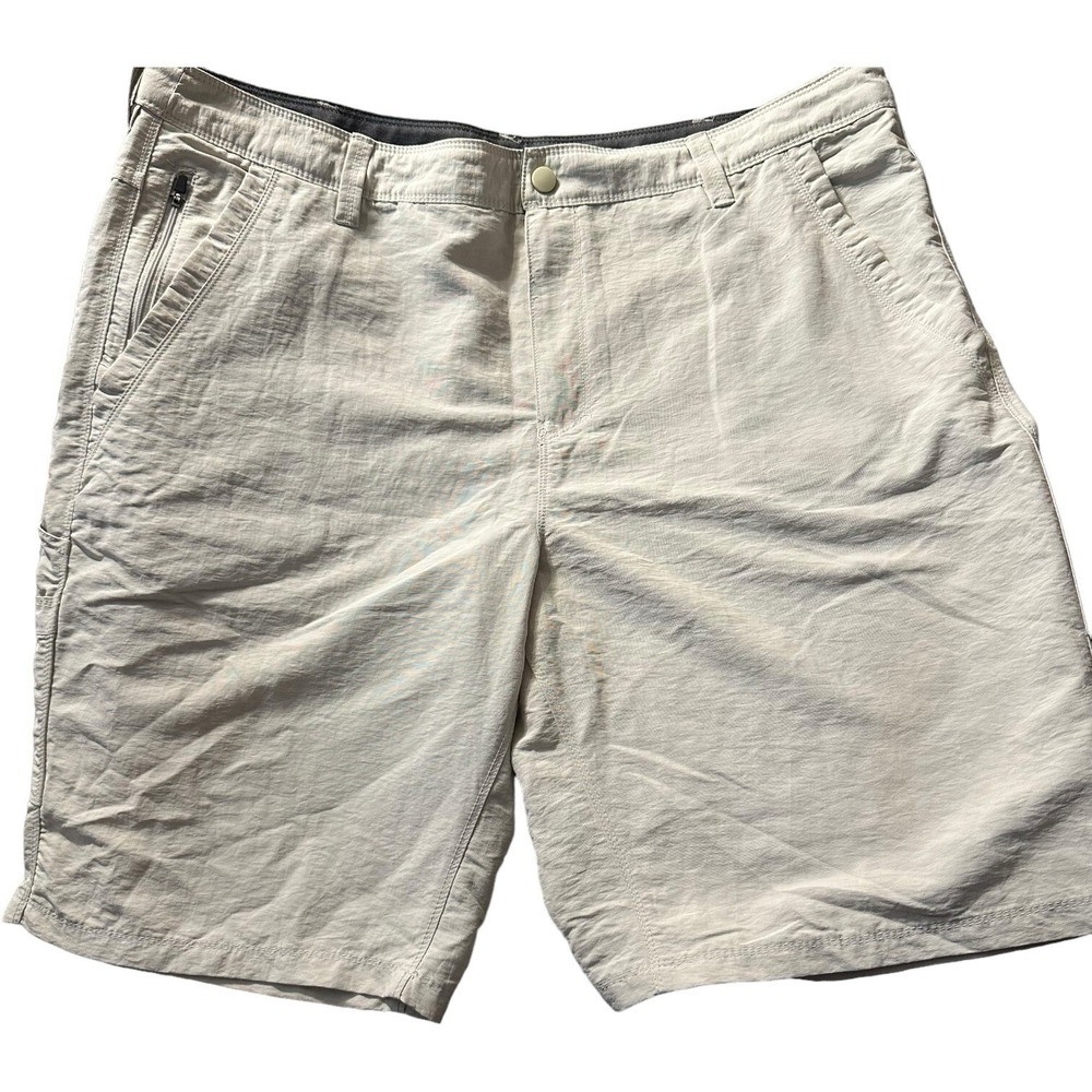 NordicTrack Cargo Shorts Khaki 3 Zip Pockets Hiking‎ Camp Casual Mens Size 42